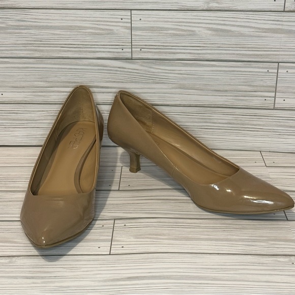 KASPER Nude Heels Sz 8.5 M NWOT - Picture 1 of 2